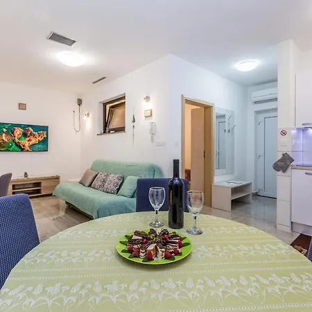 Apartment Filip Malinska